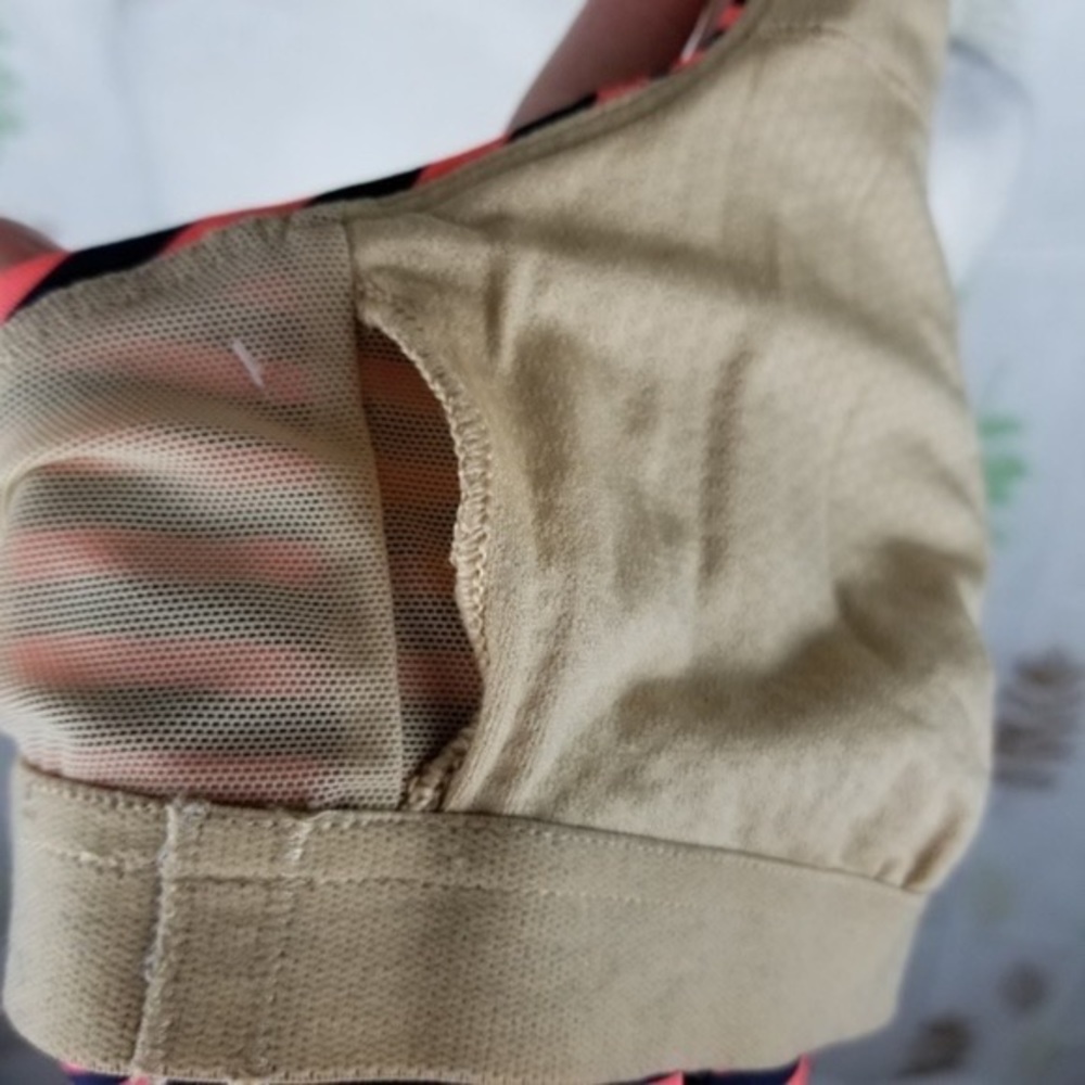 Striped Cross Back Workout Top - Picture 9 of 10
